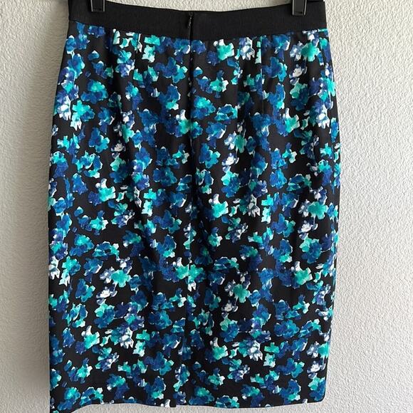 Ann Taylor printed pencil skirt - Picture 4 of 8